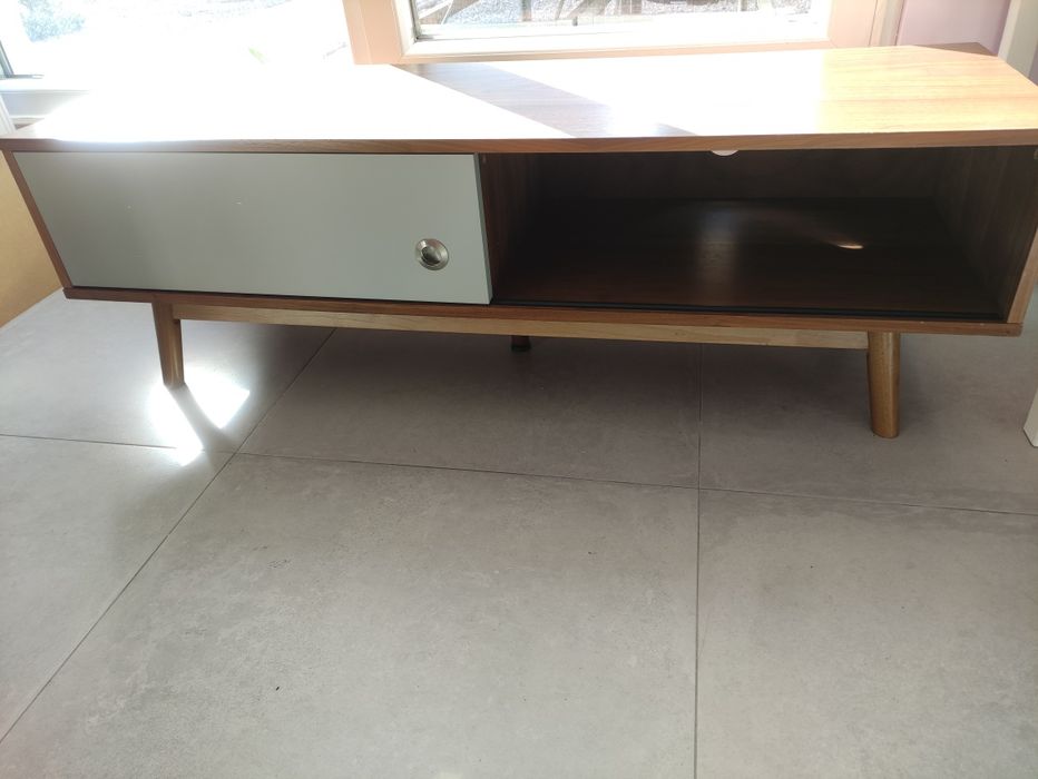 Móvel apoio TV baixo marca Area