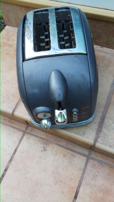 1Тостер Delonghi Под ремонт или на запчасти