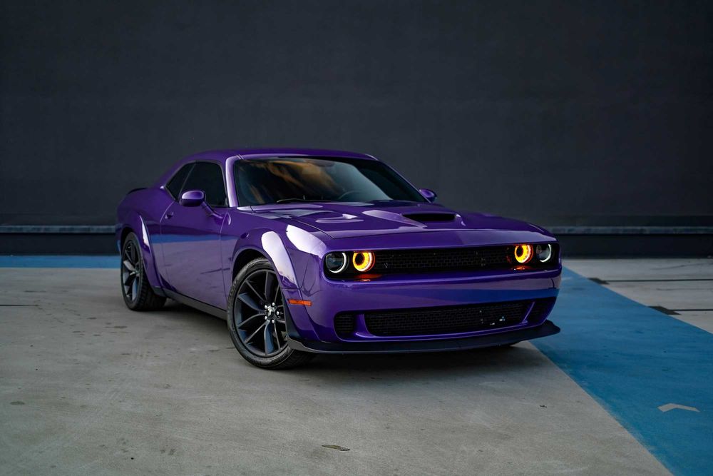 Dodge Challenger V8 na wynajem | 5.7L i 6.4L Widebody Wrocław