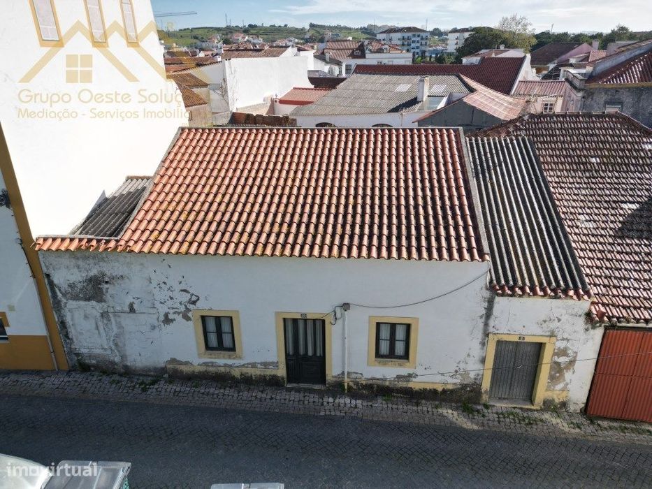 Prédio para recuperar no Centro da Lourinhã