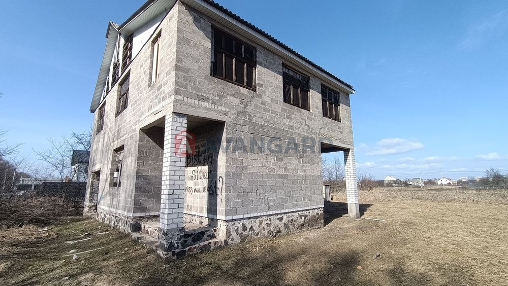 ТЕРМІНОВО продам 2-поверховий будинок з гаражем