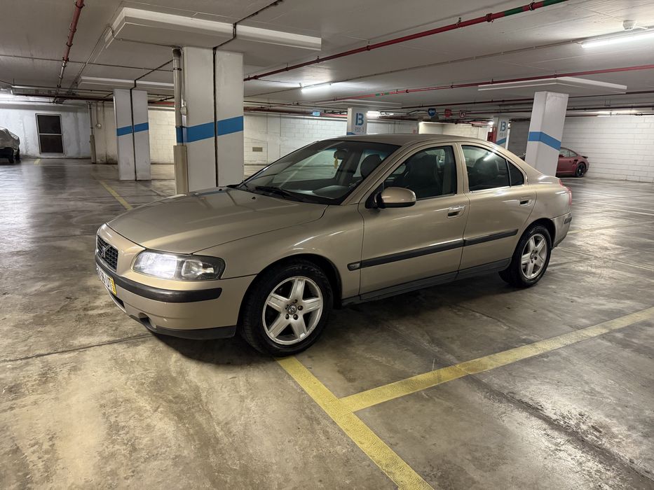 Volvo s60  2.4diesel com livro de revisoes