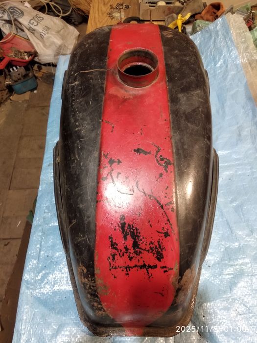 Бензобак  . кришка бака іж