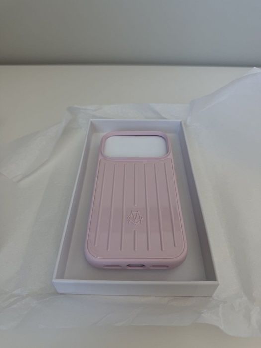 Чехол Rimowa на iPhone 17 pro pink