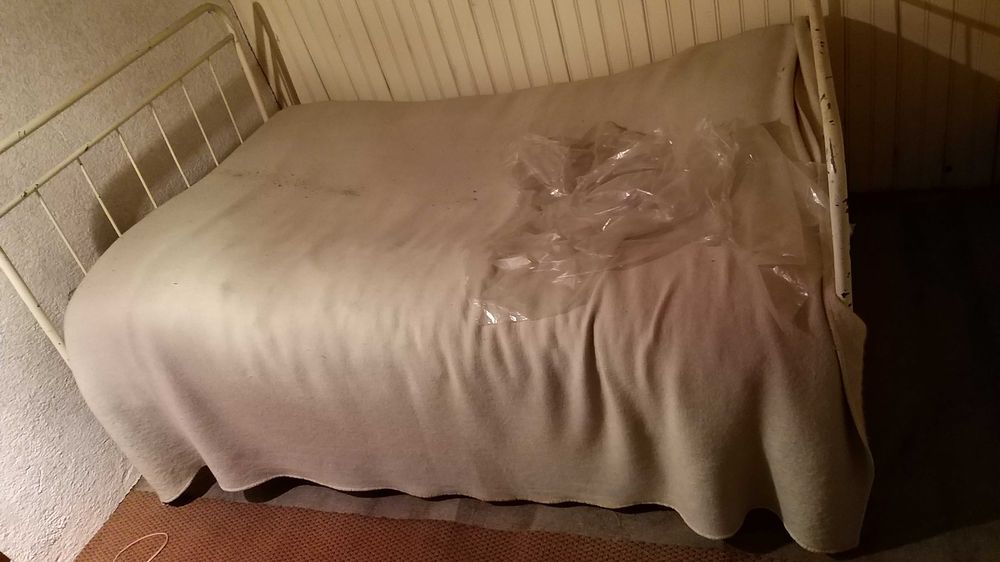 camas de ferro antigas tenho 3