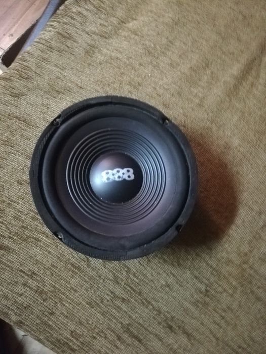Solidny głośnik mega Bas 150v