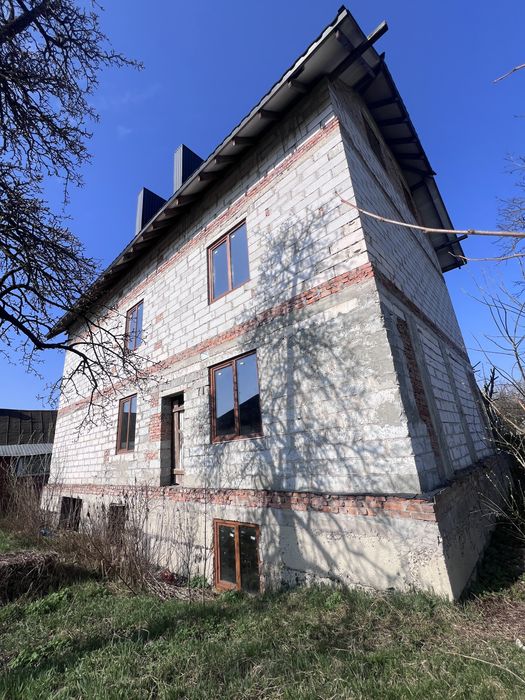 Продам будинок в центрі міста