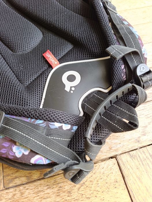 Plecak szkolny TopGal z dwiema komorami, z motywem kwiatowym.