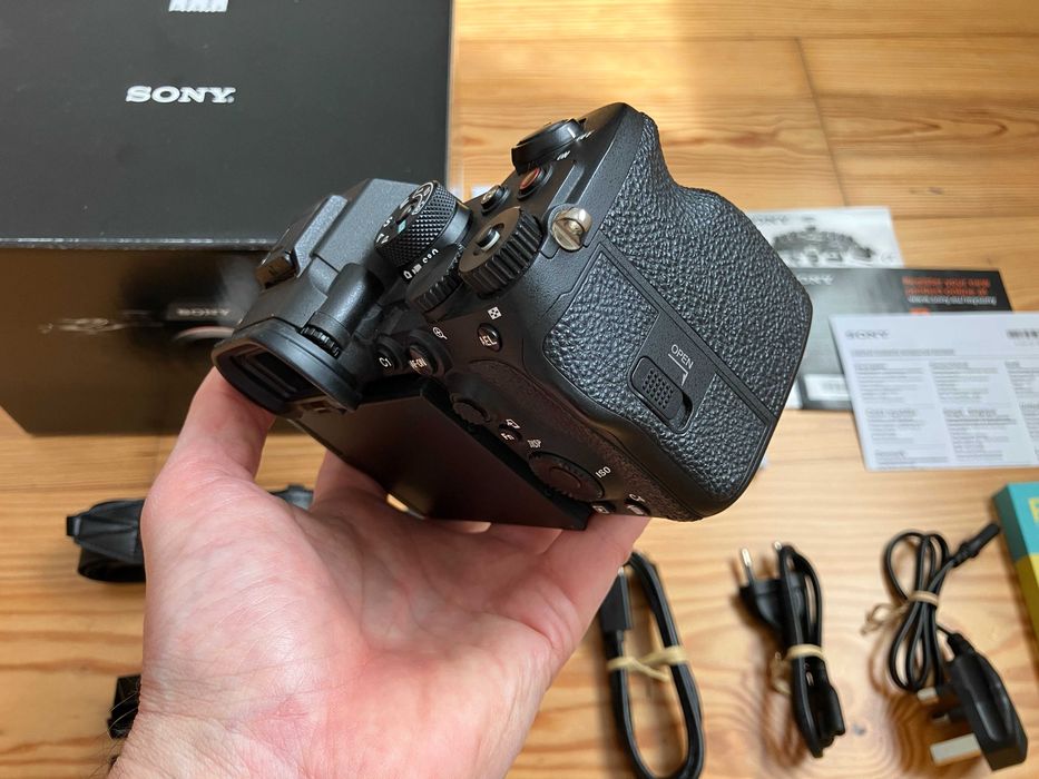 Câmara Sony a7R V (full-frame, 61 MP)