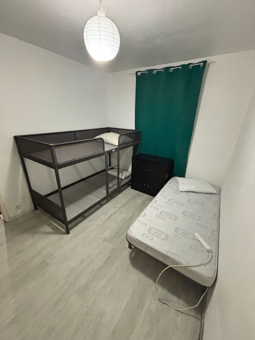 Quarto compartilhado em vivenda - Rio de Mouro