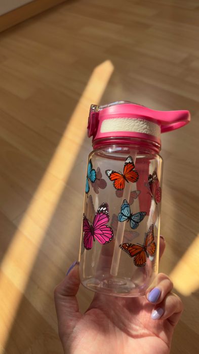 Nowy świetny bidon w motyle