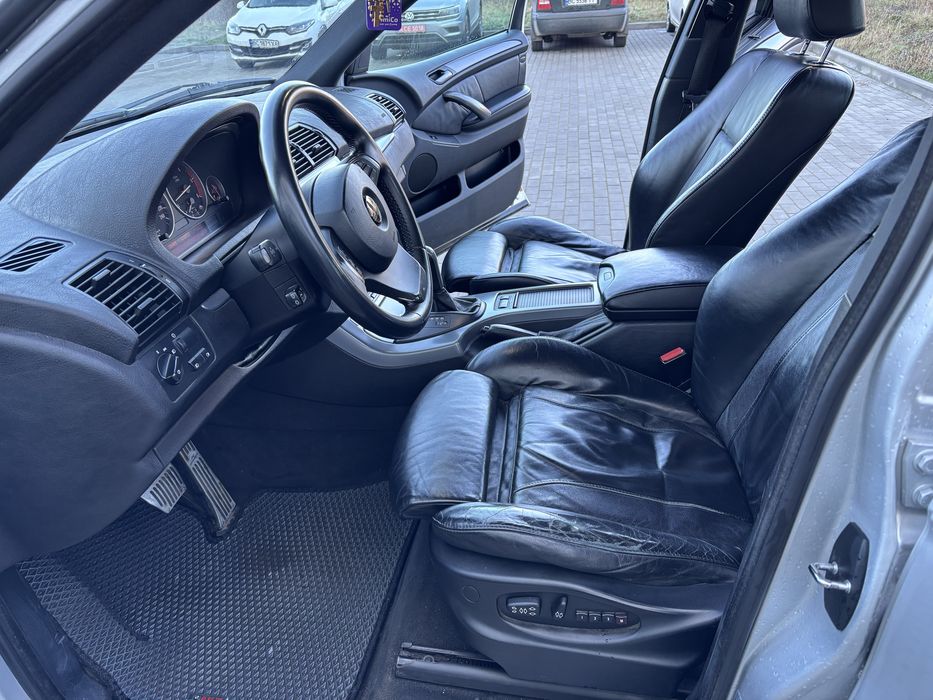 Автомобіль BMW X5