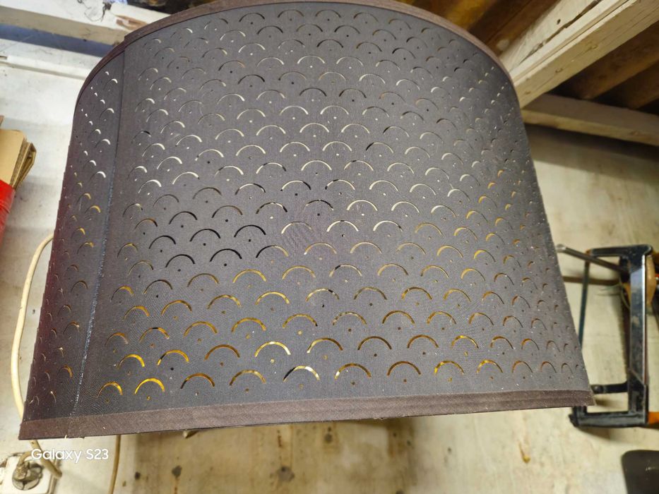 Vende-se, candeeiro sem uso