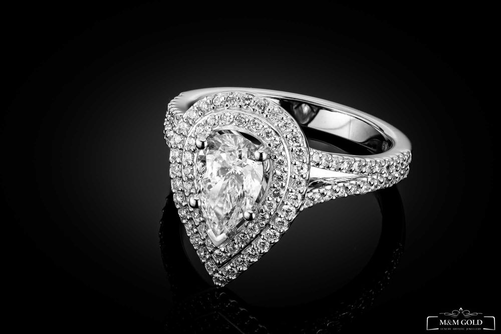 Pierścionek z diamentami gruszka