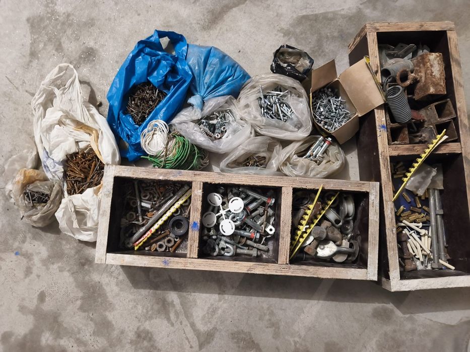 Lote de ferramentas e materiais de construção