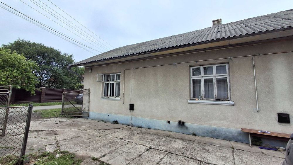 Продається будинок в с.Угринів, 78 м2, ділянка 11,5 соток. Світло газ асфальт будинки
