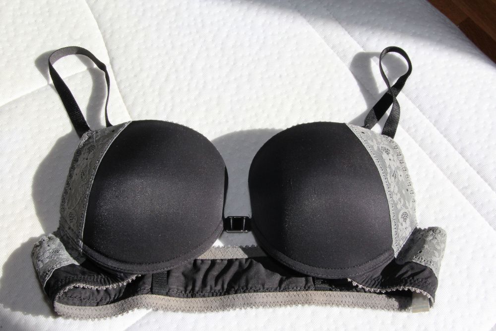 Biustonosz Triumpf 75A, czarny