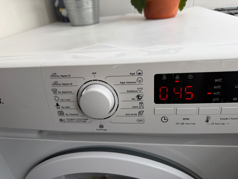 Máquina de Lavar roupas - KUNFT 8KG
