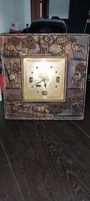 Relógio em formato de quadro