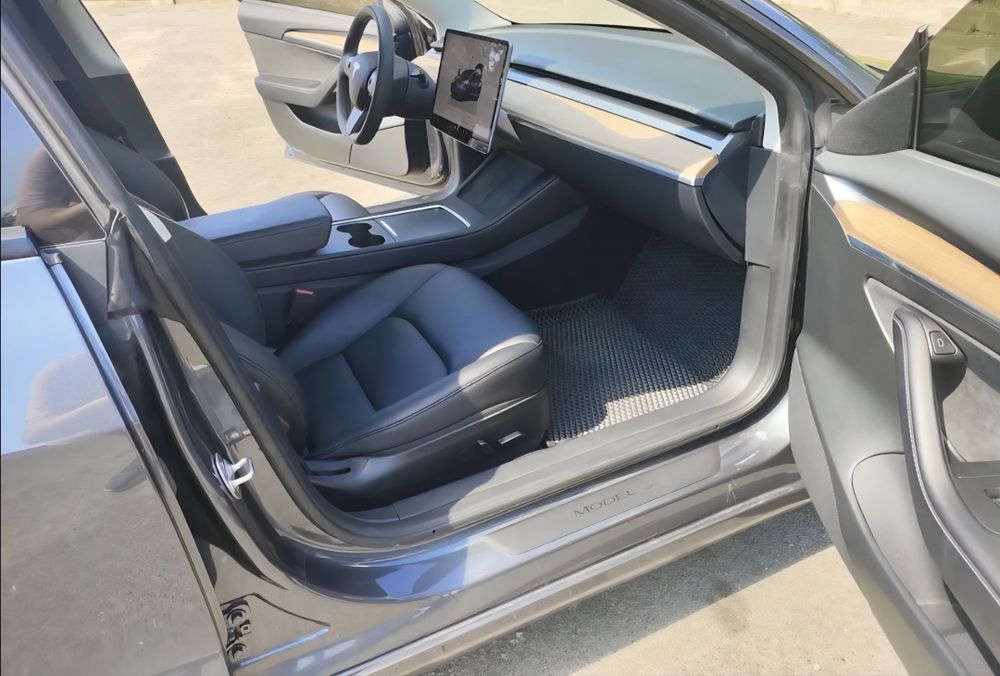 Оренда Tesla model 3