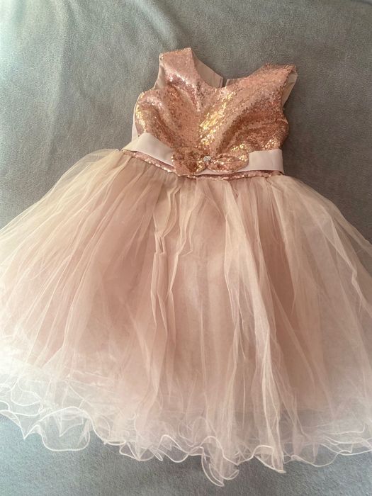 Сукня для дівчинки