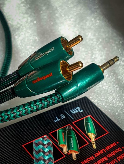Кабель AudioQuest EVERGREEN 3,5  jack - 2 RCA / 2м