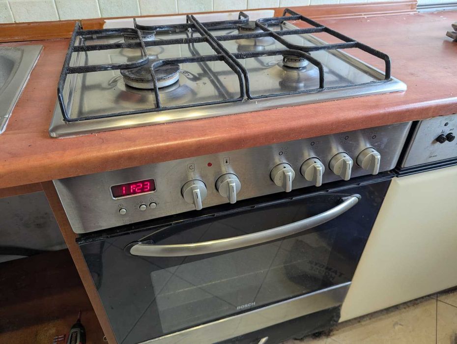 Kuchenka gazowa i piekarnik elektryczny do zabudowy