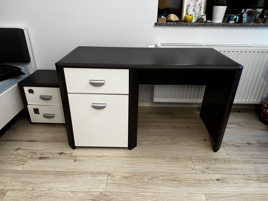 Sprzedam zestaw mebli do pokoju mlodziezowego