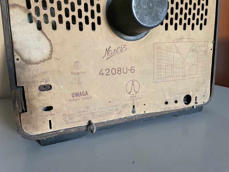 Stary telewizor TESLA