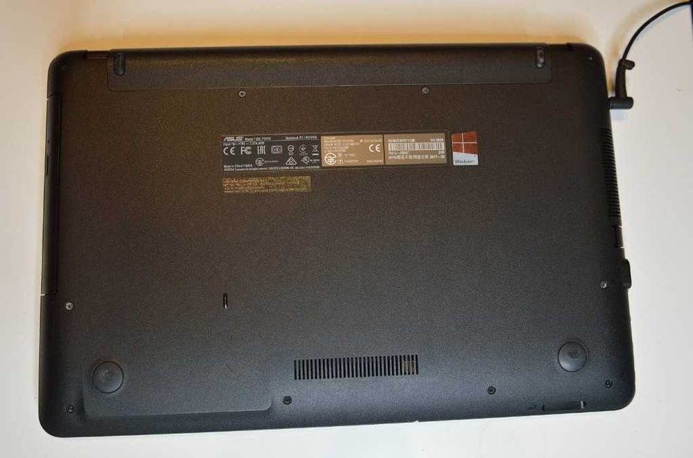 Laptop ASUS X541U 4 GB IC I3-6006U + Ładowarka