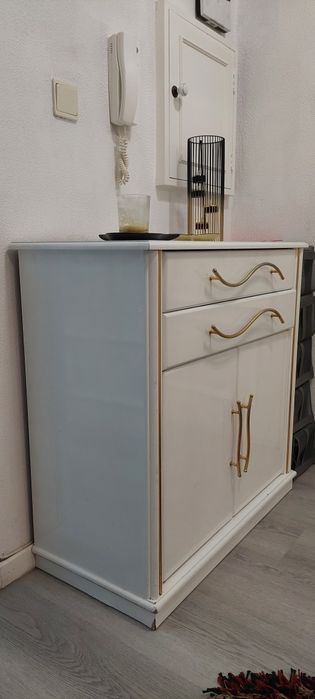 Móvel  branco lacado