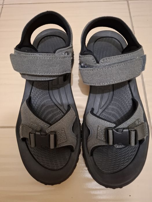 Sandały rozmiar 42 nowe.