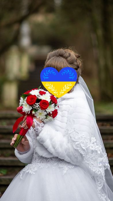 Продам весільну сукню