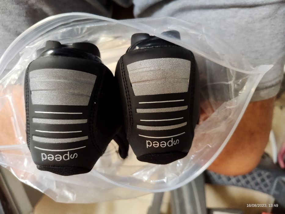 Sapatos speed (25) euros) e Pneus - 4 Pneus: 2 BTWin 25 x 700 (roda 2