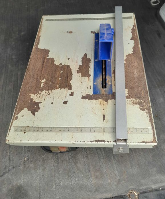 Serra  de bancada em bom estado