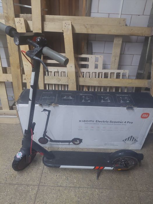 Електросамокат Xiaomi Electric Scooter Pro 4