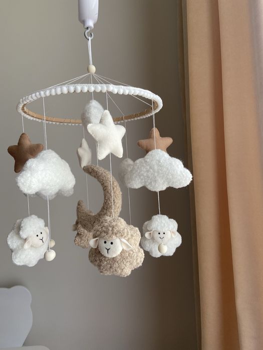 Мобіль в дитяче ліжечко