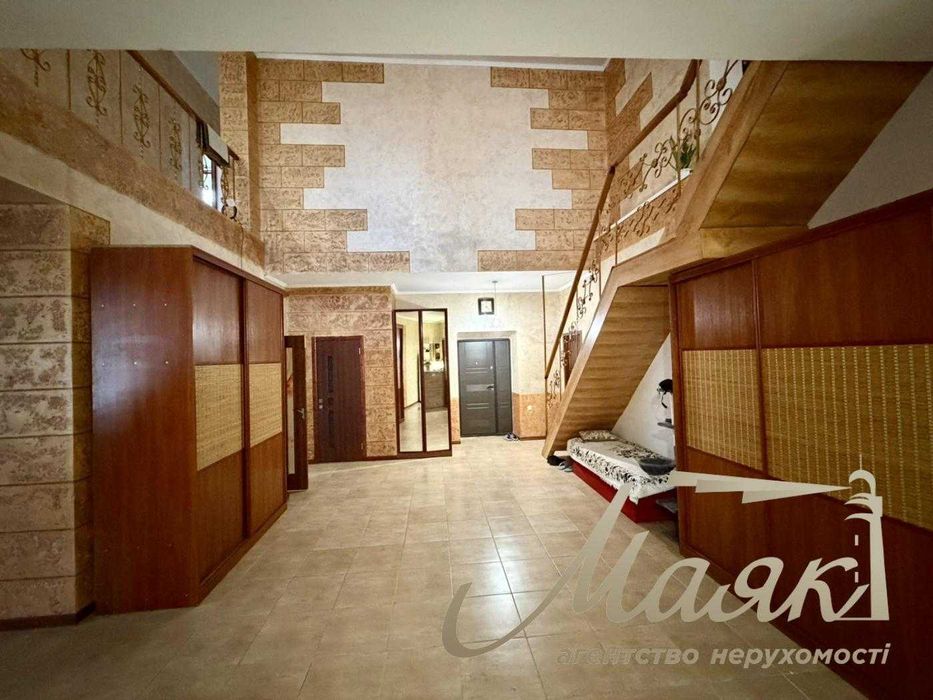 Продаж затишного 2 поверхового будинку в с. Володимирівське