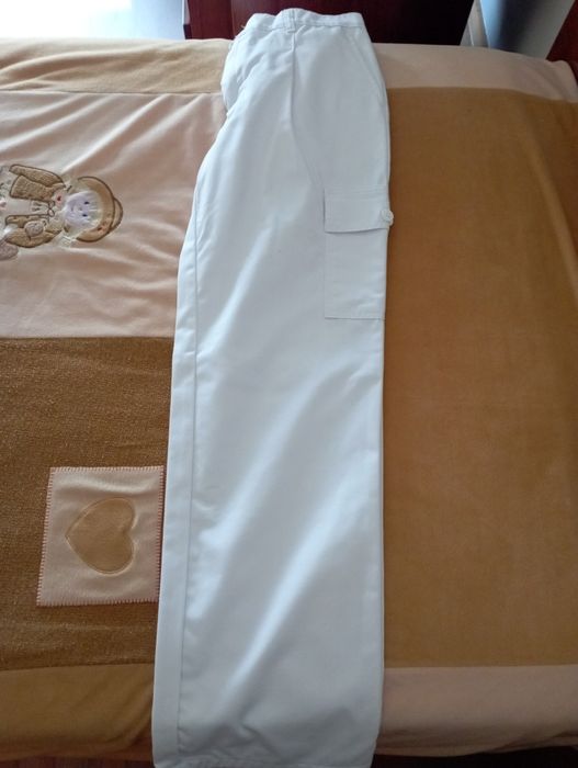 White Sport Pants with Pockets, Zipper Closure, and Elastic Waistband – Uniforms, Size 40, Brand New64737772565762124
