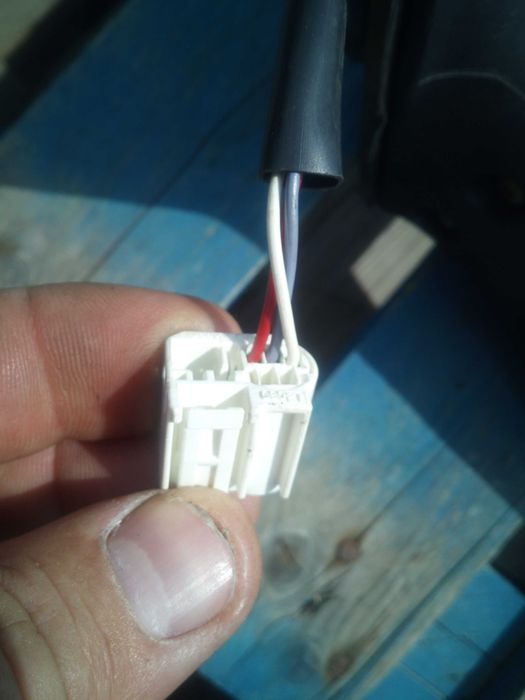 avensis t25 03-06 lusterko lewe europa 3pin
