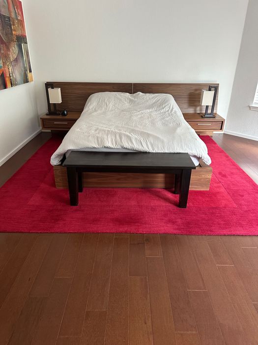 Nordic wood bed and side tables (cama e mesas de cabeceira )