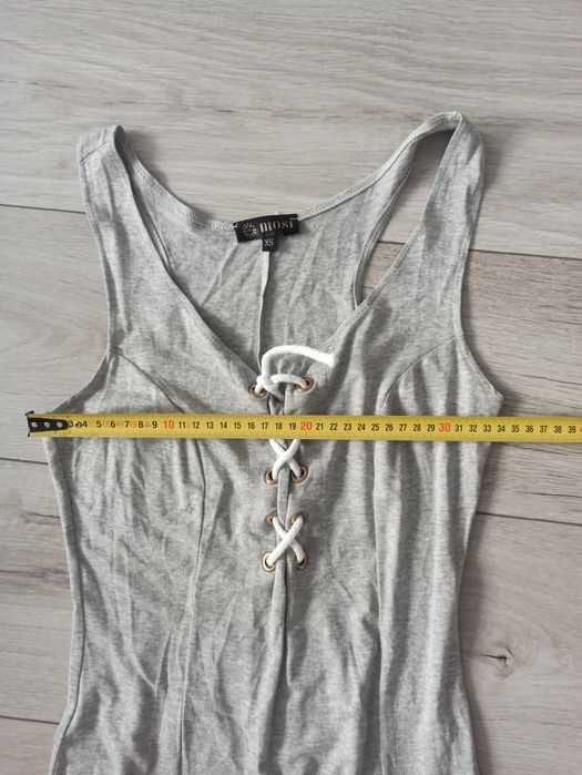 Szara dopasowana sukienka maxi z wiązaniem XS