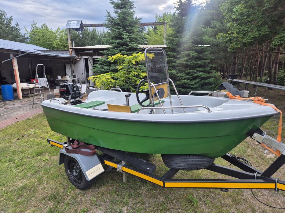 MOTORÓWKA z silnikiem łódż wędkarska sterówka PRAWIE NOWA !