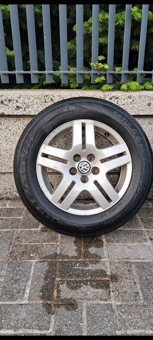 Vendo 5 Pneus Semi-Novos com Jantes em Aluminio