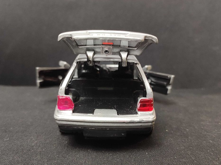 Модель авто BMW 325i Touring 1.32 Hongwell