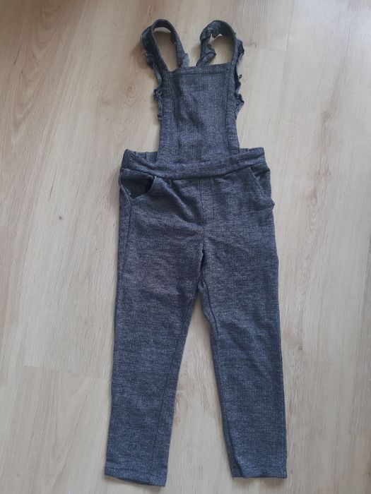 Szare spodnie z szelkami Reserved rozm 104