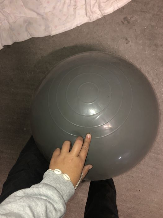 Bola saltitona criança cinzento