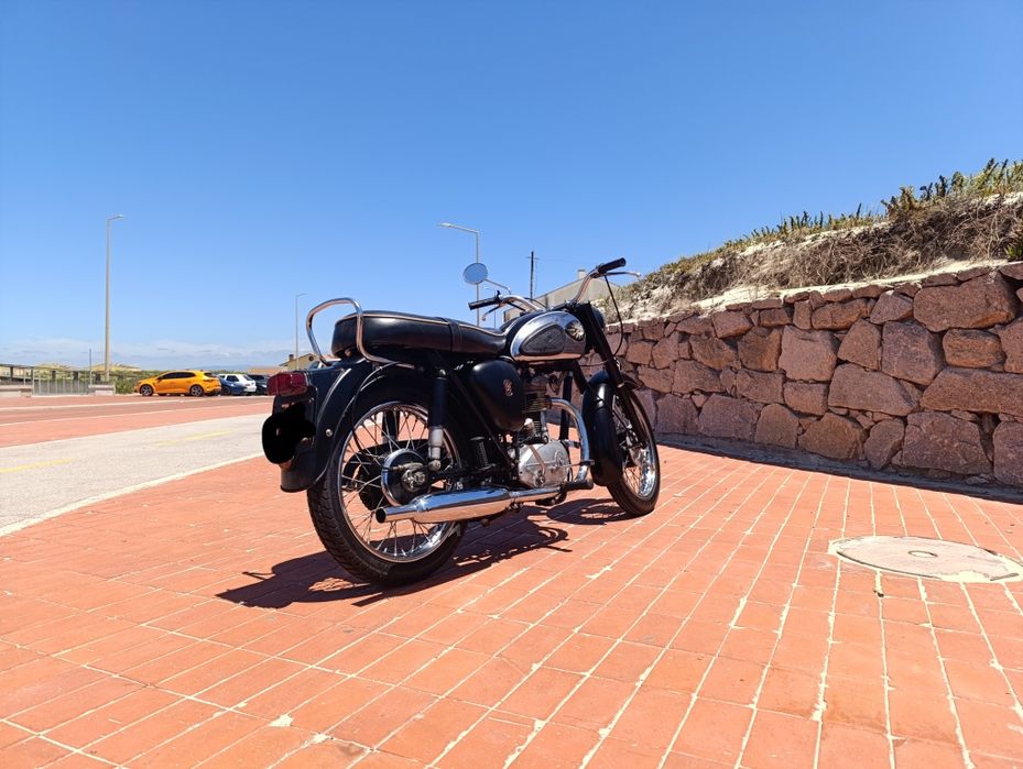 Vendo moto BSA de 1962 . Tem 64 anos está impecável com documentos.