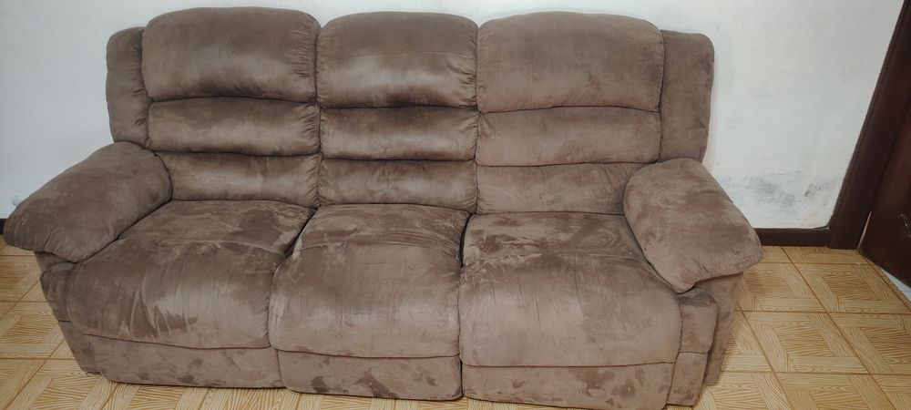 Vendo 2 sofás com relax, em muito bom Estado.