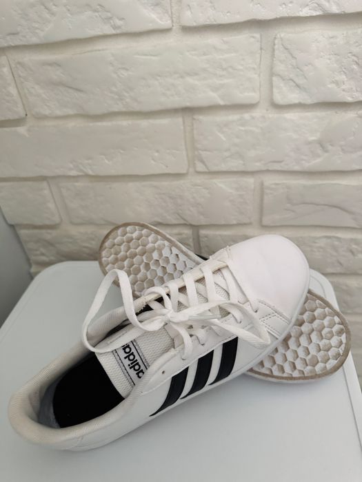 Buty sportowe marki Adidas damskie rozm. 36